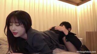 Brunette helping herself with a sex toy, ai Minju (アイズワン セックスシーン) fakeapp