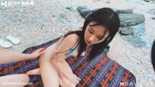 中国人 Chinese star 李一桐 Li Yitong wanted to impress me with sex on the beach