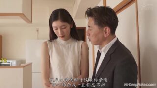 江疏影 Jiang Shuying spreads her legs next to man who is older 换脸 face swap